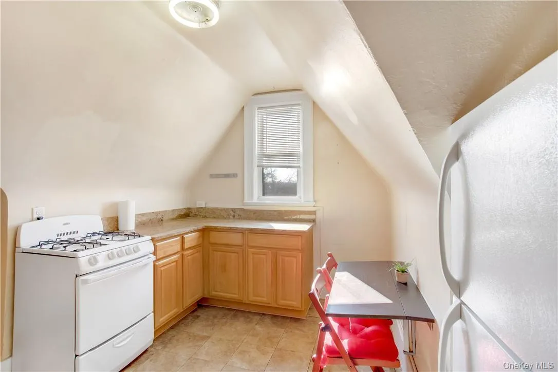 29 Neptune Avenue, New Rochelle, NY, 2 Bedrooms Bedrooms, 4 Rooms Rooms,1 BathroomBathrooms,Residential Lease,For Rent,Neptune,0,1001838 29 Neptune Avenue, New Rochelle, NY, 2 Bedrooms Bedrooms, 4 Rooms Rooms,1 BathroomBathrooms,Residential Lease,For Rent,Neptune,0,1001838