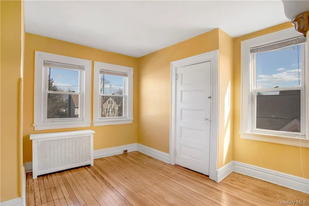 29 Neptune Avenue, New Rochelle, NY, 2 Bedrooms Bedrooms, 4 Rooms Rooms,1 BathroomBathrooms,Residential Lease,For Rent,Neptune,0,1001838 29 Neptune Avenue, New Rochelle, NY, 2 Bedrooms Bedrooms, 4 Rooms Rooms,1 BathroomBathrooms,Residential Lease,For Rent,Neptune,0,1001838