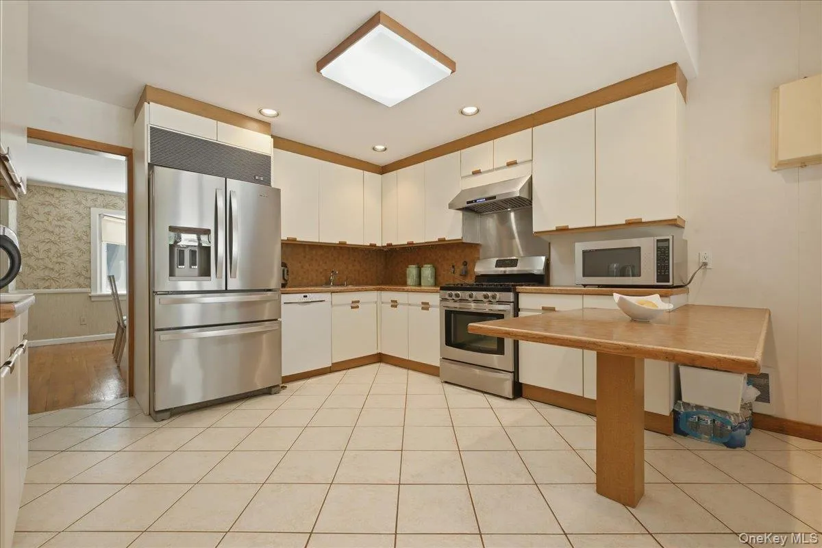 219 KIlburn Road, Hempstead, NY, 4 Bedrooms Bedrooms, 8 Rooms Rooms,2 BathroomsBathrooms,Residential,For Rent,KIlburn,0,1001849 219 KIlburn Road, Hempstead, NY, 4 Bedrooms Bedrooms, 8 Rooms Rooms,2 BathroomsBathrooms,Residential,For Rent,KIlburn,0,1001849
