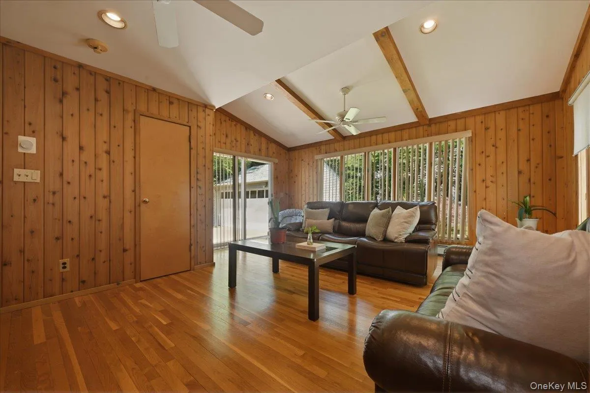 219 KIlburn Road, Hempstead, NY, 4 Bedrooms Bedrooms, 8 Rooms Rooms,2 BathroomsBathrooms,Residential,For Rent,KIlburn,0,1001849 219 KIlburn Road, Hempstead, NY, 4 Bedrooms Bedrooms, 8 Rooms Rooms,2 BathroomsBathrooms,Residential,For Rent,KIlburn,0,1001849