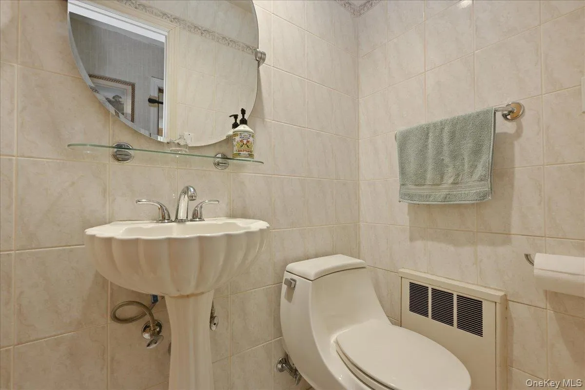 219 KIlburn Road, Hempstead, NY, 4 Bedrooms Bedrooms, 8 Rooms Rooms,2 BathroomsBathrooms,Residential,For Rent,KIlburn,0,1001849 219 KIlburn Road, Hempstead, NY, 4 Bedrooms Bedrooms, 8 Rooms Rooms,2 BathroomsBathrooms,Residential,For Rent,KIlburn,0,1001849