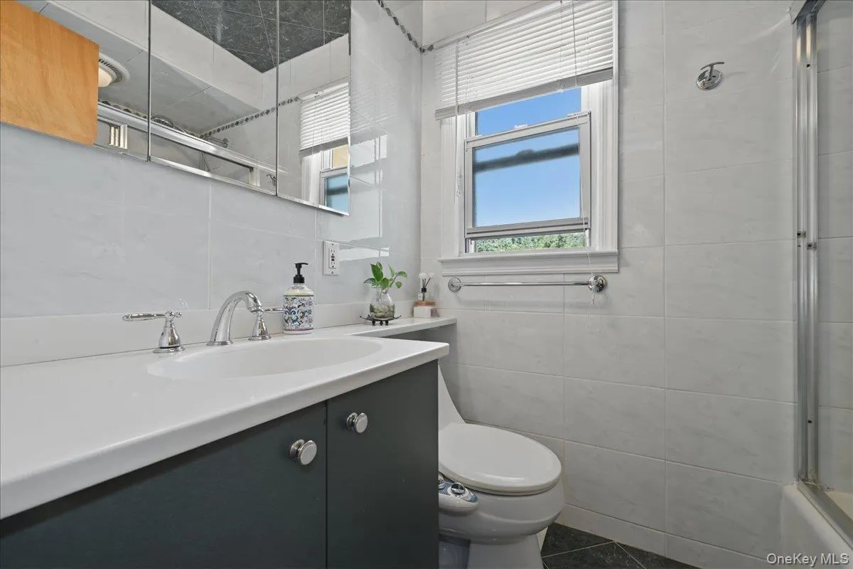 219 KIlburn Road, Hempstead, NY, 4 Bedrooms Bedrooms, 8 Rooms Rooms,2 BathroomsBathrooms,Residential,For Rent,KIlburn,0,1001849 219 KIlburn Road, Hempstead, NY, 4 Bedrooms Bedrooms, 8 Rooms Rooms,2 BathroomsBathrooms,Residential,For Rent,KIlburn,0,1001849