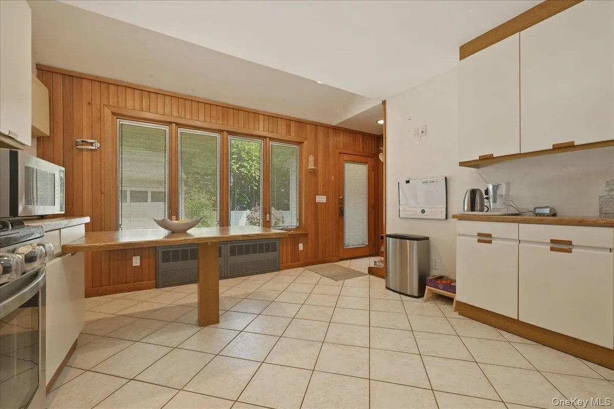 219 KIlburn Road, Hempstead, NY, 4 Bedrooms Bedrooms, 8 Rooms Rooms,2 BathroomsBathrooms,Residential,For Rent,KIlburn,0,1001849 219 KIlburn Road, Hempstead, NY, 4 Bedrooms Bedrooms, 8 Rooms Rooms,2 BathroomsBathrooms,Residential,For Rent,KIlburn,0,1001849
