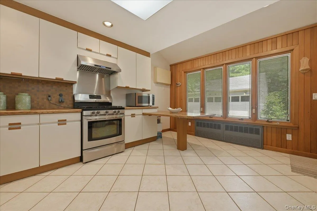 219 KIlburn Road, Hempstead, NY, 4 Bedrooms Bedrooms, 8 Rooms Rooms,2 BathroomsBathrooms,Residential,For Rent,KIlburn,0,1001849 219 KIlburn Road, Hempstead, NY, 4 Bedrooms Bedrooms, 8 Rooms Rooms,2 BathroomsBathrooms,Residential,For Rent,KIlburn,0,1001849