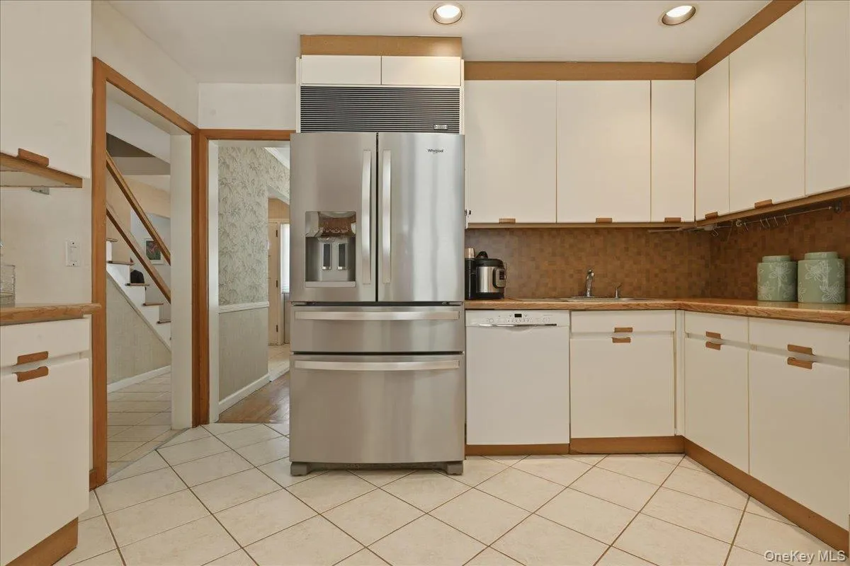 219 KIlburn Road, Hempstead, NY, 4 Bedrooms Bedrooms, 8 Rooms Rooms,2 BathroomsBathrooms,Residential,For Rent,KIlburn,0,1001849 219 KIlburn Road, Hempstead, NY, 4 Bedrooms Bedrooms, 8 Rooms Rooms,2 BathroomsBathrooms,Residential,For Rent,KIlburn,0,1001849