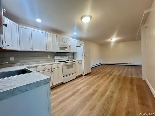 Eat in Kitchen Eat in Kitchen