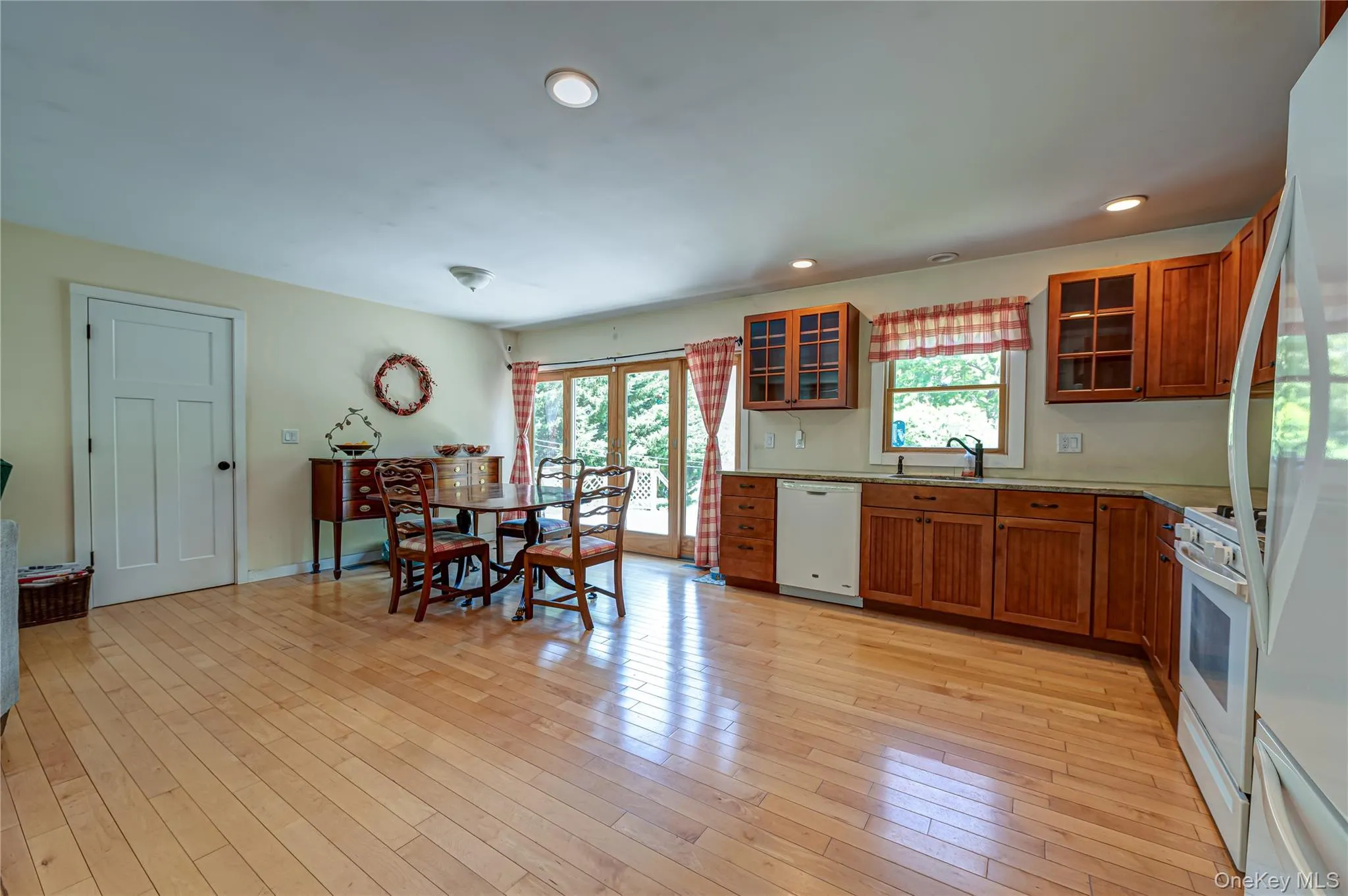 37 Crescent Bow, Brookhaven, NY, 3 Bedrooms Bedrooms, 6 Rooms Rooms,2 BathroomsBathrooms,Residential,For Rent,Crescent Bow,0,1001861 37 Crescent Bow, Brookhaven, NY, 3 Bedrooms Bedrooms, 6 Rooms Rooms,2 BathroomsBathrooms,Residential,For Rent,Crescent Bow,0,1001861