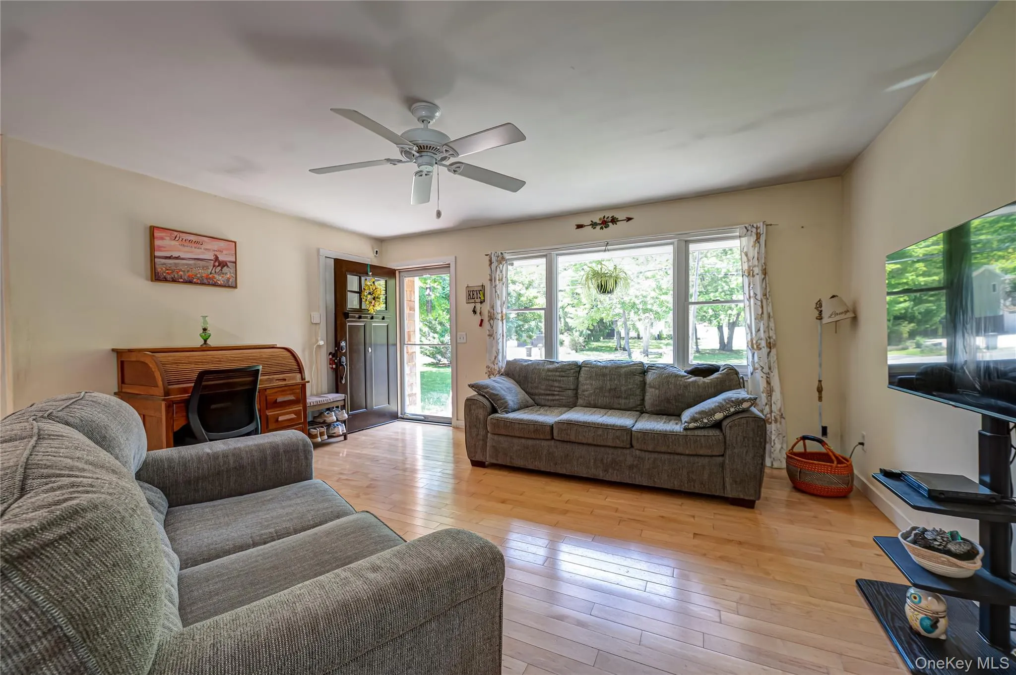 37 Crescent Bow, Brookhaven, NY, 3 Bedrooms Bedrooms, 6 Rooms Rooms,2 BathroomsBathrooms,Residential,For Rent,Crescent Bow,0,1001861 37 Crescent Bow, Brookhaven, NY, 3 Bedrooms Bedrooms, 6 Rooms Rooms,2 BathroomsBathrooms,Residential,For Rent,Crescent Bow,0,1001861