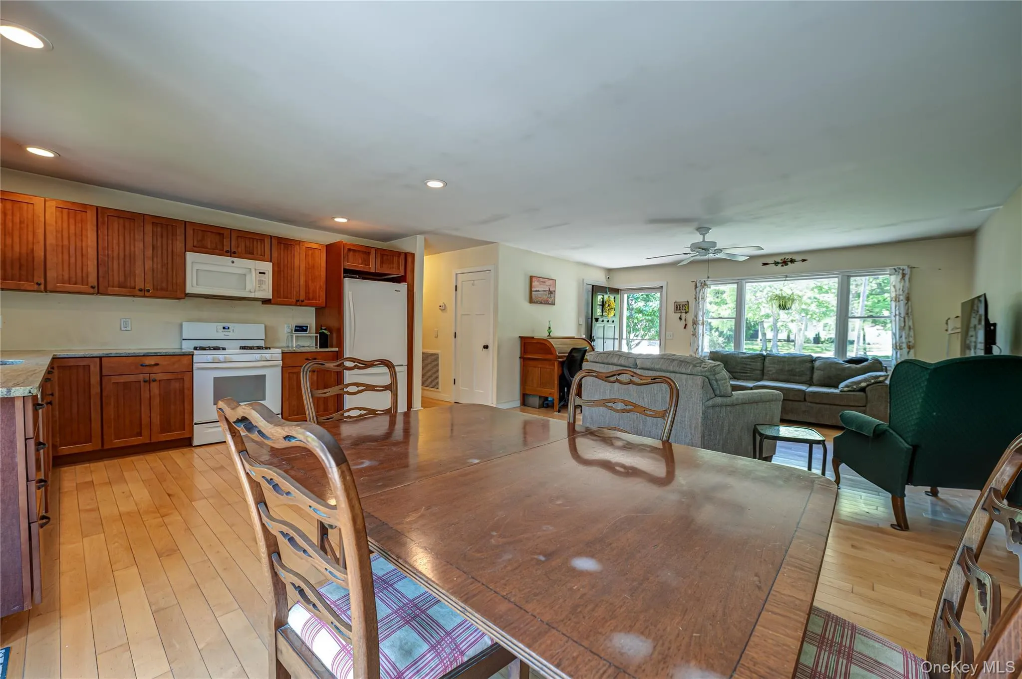 37 Crescent Bow, Brookhaven, NY, 3 Bedrooms Bedrooms, 6 Rooms Rooms,2 BathroomsBathrooms,Residential,For Rent,Crescent Bow,0,1001861 37 Crescent Bow, Brookhaven, NY, 3 Bedrooms Bedrooms, 6 Rooms Rooms,2 BathroomsBathrooms,Residential,For Rent,Crescent Bow,0,1001861