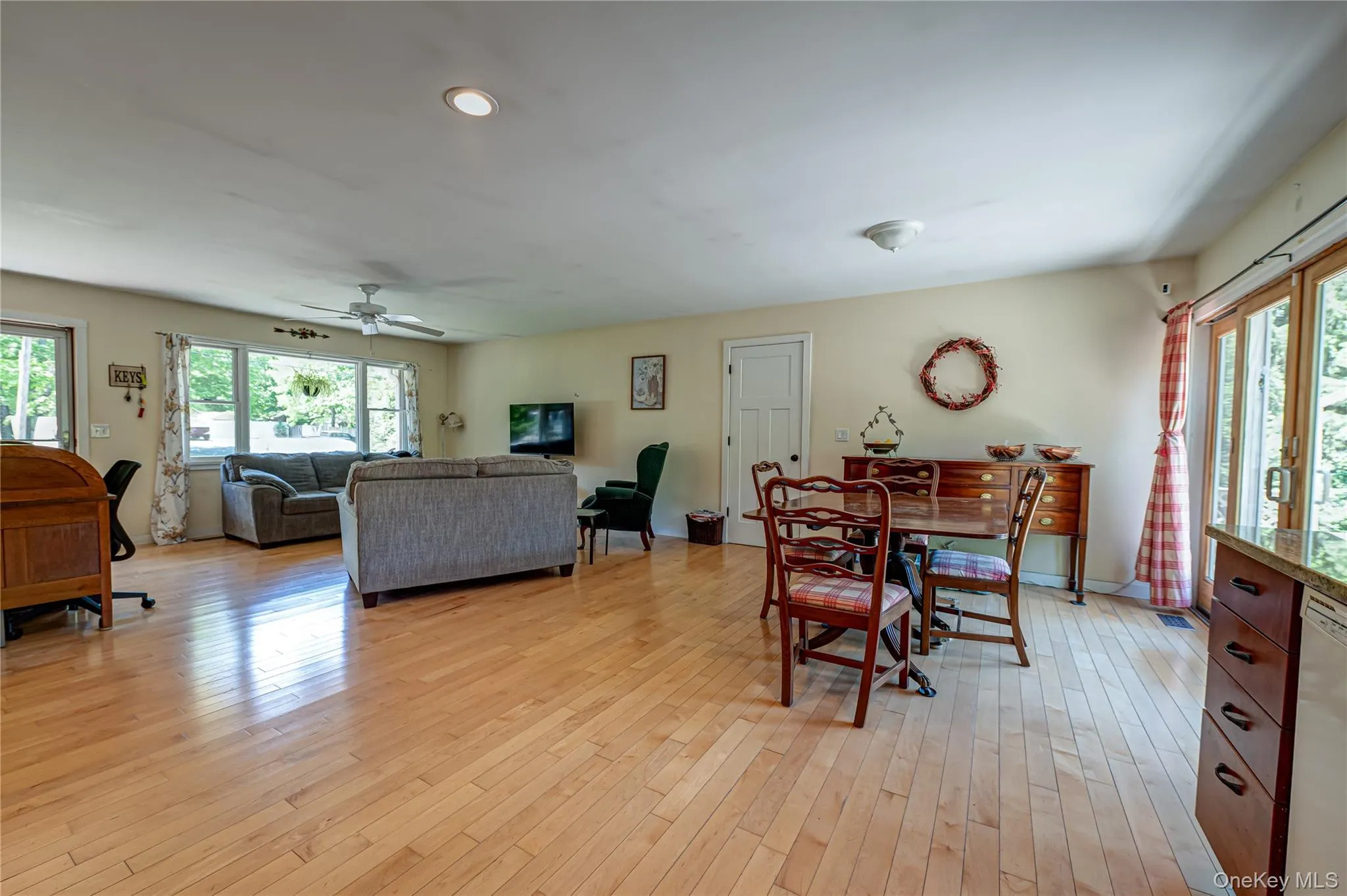 37 Crescent Bow, Brookhaven, NY, 3 Bedrooms Bedrooms, 6 Rooms Rooms,2 BathroomsBathrooms,Residential,For Rent,Crescent Bow,0,1001861 37 Crescent Bow, Brookhaven, NY, 3 Bedrooms Bedrooms, 6 Rooms Rooms,2 BathroomsBathrooms,Residential,For Rent,Crescent Bow,0,1001861