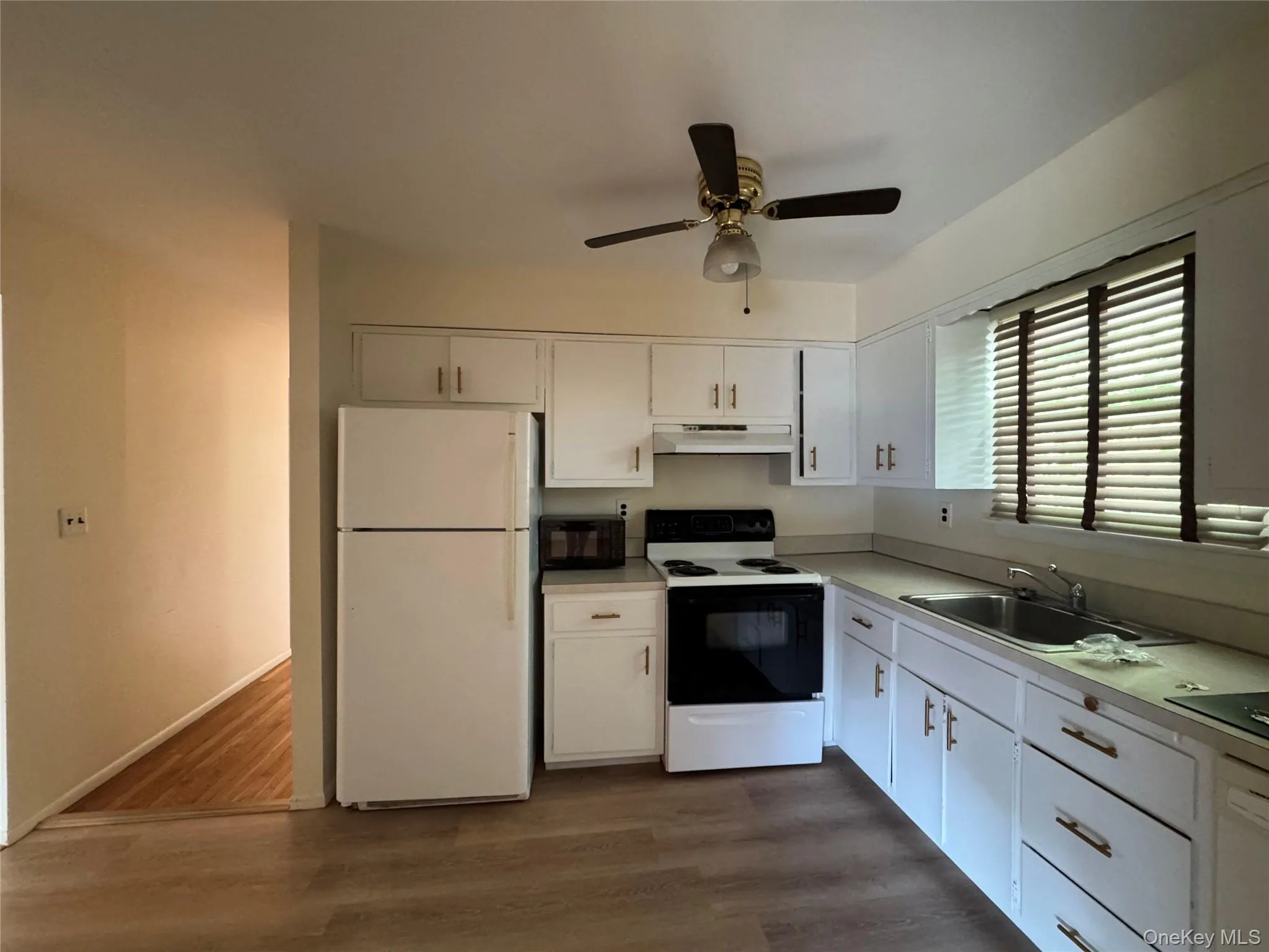 29 Hendrick Avenue, Glen Cove, NY, 3 Bedrooms Bedrooms, 6 Rooms Rooms,1 BathroomBathrooms,Residential Lease,For Rent,Hendrick,0,1001862 29 Hendrick Avenue, Glen Cove, NY, 3 Bedrooms Bedrooms, 6 Rooms Rooms,1 BathroomBathrooms,Residential Lease,For Rent,Hendrick,0,1001862