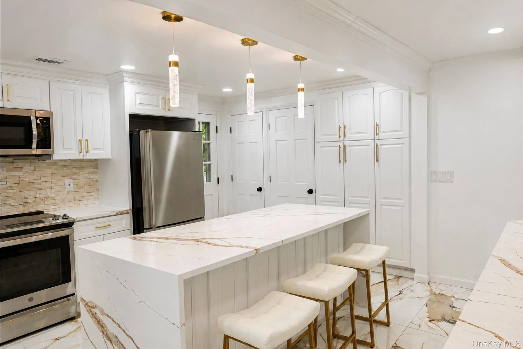 New appliances, additional cabinetry & 4 kitchen island chairs included. Side exit door, door leading to electrical circuit & door leading to basement New appliances, additional cabinetry & 4 kitchen island chairs included. Side exit door, door leading to electrical circuit & door leading to basement