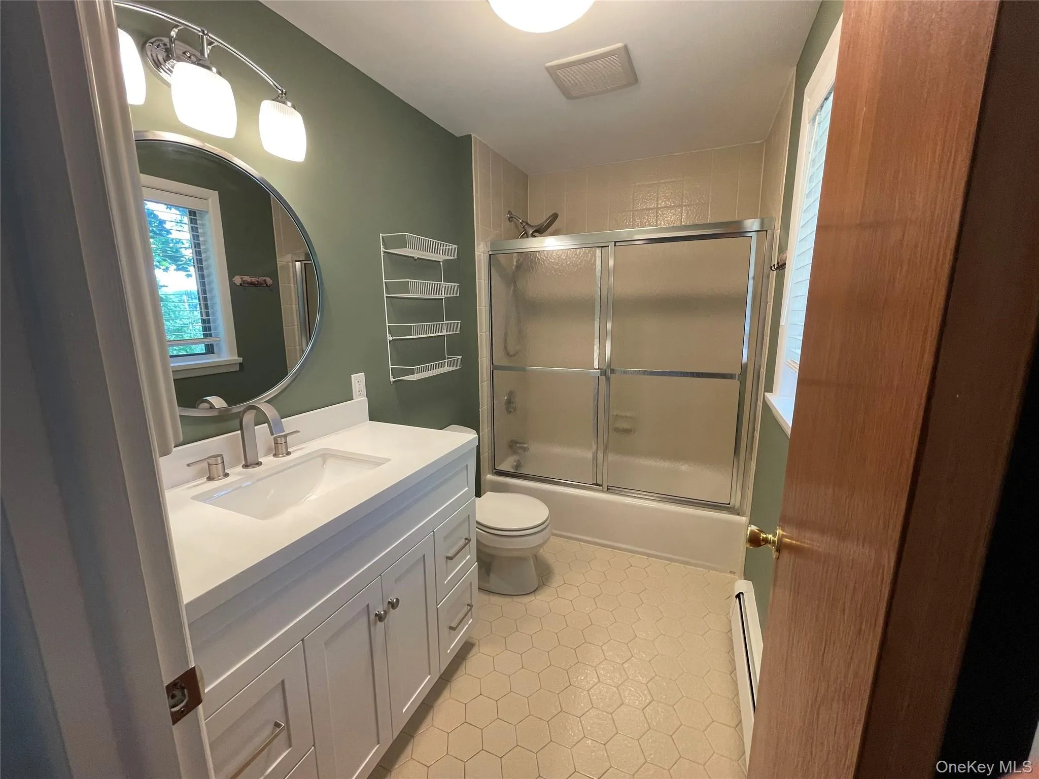 Full bathroom Full bathroom