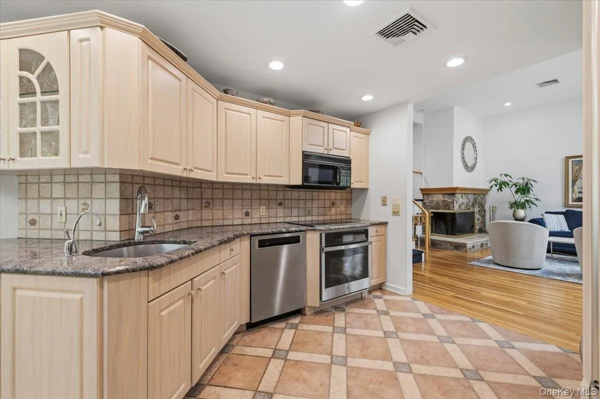 23 Maytime Court, Oyster Bay, NY, 4 Bedrooms Bedrooms, 8 Rooms Rooms,3 BathroomsBathrooms,Residential,For Rent,Maytime,0,1001874 23 Maytime Court, Oyster Bay, NY, 4 Bedrooms Bedrooms, 8 Rooms Rooms,3 BathroomsBathrooms,Residential,For Rent,Maytime,0,1001874