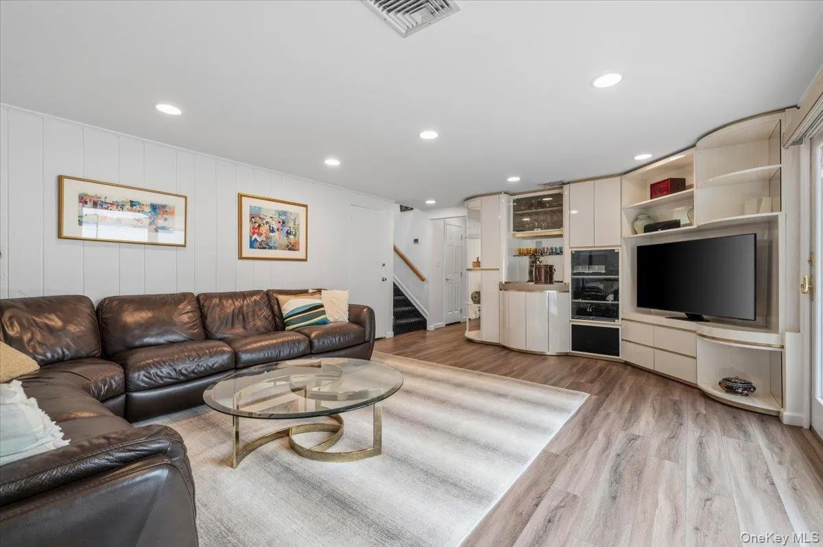 23 Maytime Court, Oyster Bay, NY, 4 Bedrooms Bedrooms, 8 Rooms Rooms,3 BathroomsBathrooms,Residential,For Rent,Maytime,0,1001874 23 Maytime Court, Oyster Bay, NY, 4 Bedrooms Bedrooms, 8 Rooms Rooms,3 BathroomsBathrooms,Residential,For Rent,Maytime,0,1001874