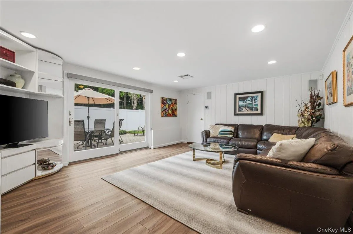 23 Maytime Court, Oyster Bay, NY, 4 Bedrooms Bedrooms, 8 Rooms Rooms,3 BathroomsBathrooms,Residential,For Rent,Maytime,0,1001874 23 Maytime Court, Oyster Bay, NY, 4 Bedrooms Bedrooms, 8 Rooms Rooms,3 BathroomsBathrooms,Residential,For Rent,Maytime,0,1001874