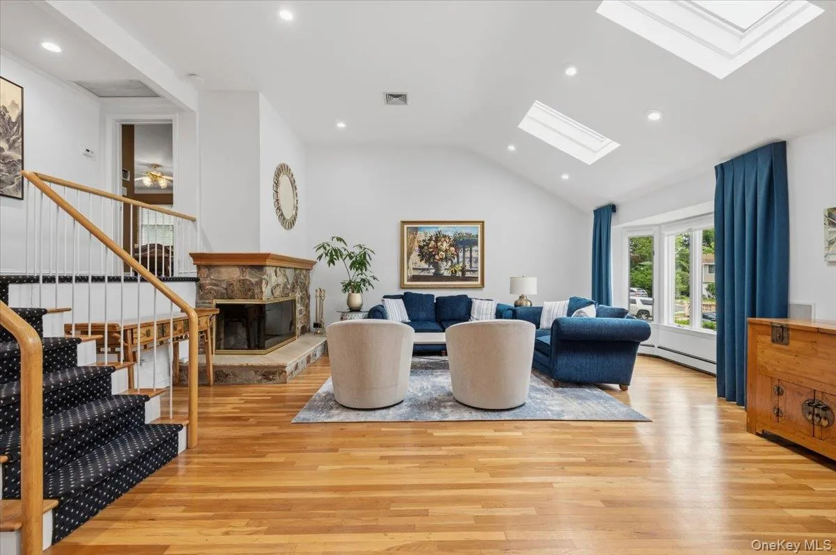 23 Maytime Court, Oyster Bay, NY, 4 Bedrooms Bedrooms, 8 Rooms Rooms,3 BathroomsBathrooms,Residential,For Rent,Maytime,0,1001874 23 Maytime Court, Oyster Bay, NY, 4 Bedrooms Bedrooms, 8 Rooms Rooms,3 BathroomsBathrooms,Residential,For Rent,Maytime,0,1001874