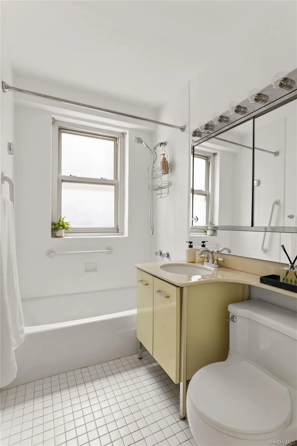 370 76th Street, New York, NY, 1 Bedroom Bedrooms, 3 Rooms Rooms,1 BathroomBathrooms,Residential Sale,For Rent,76th,0,1001878 370 76th Street, New York, NY, 1 Bedroom Bedrooms, 3 Rooms Rooms,1 BathroomBathrooms,Residential Sale,For Rent,76th,0,1001878
