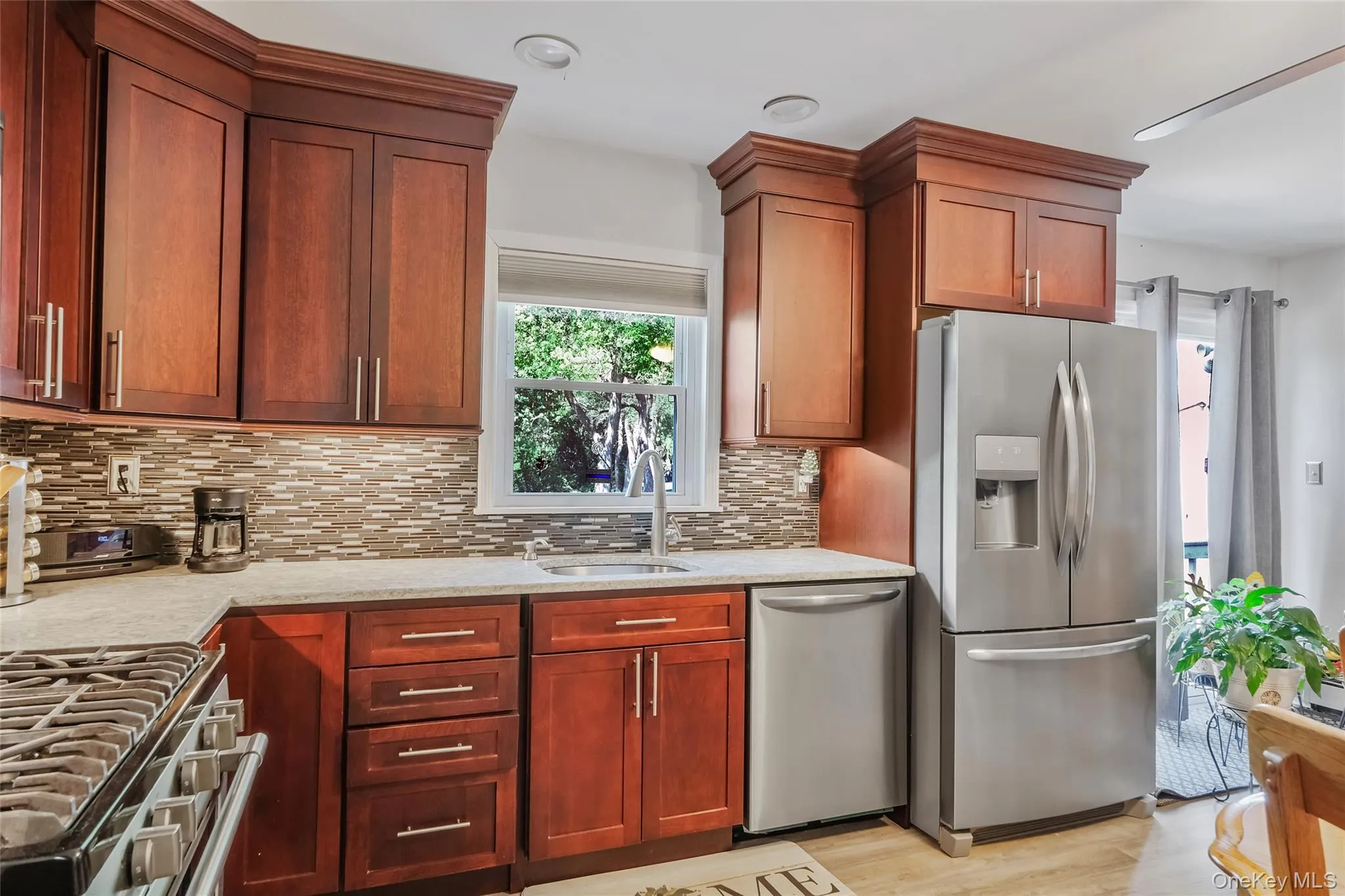 Updated EIK in 2 BR Apartment - SS Appliances, Gas Cooking Updated EIK in 2 BR Apartment - SS Appliances, Gas Cooking
