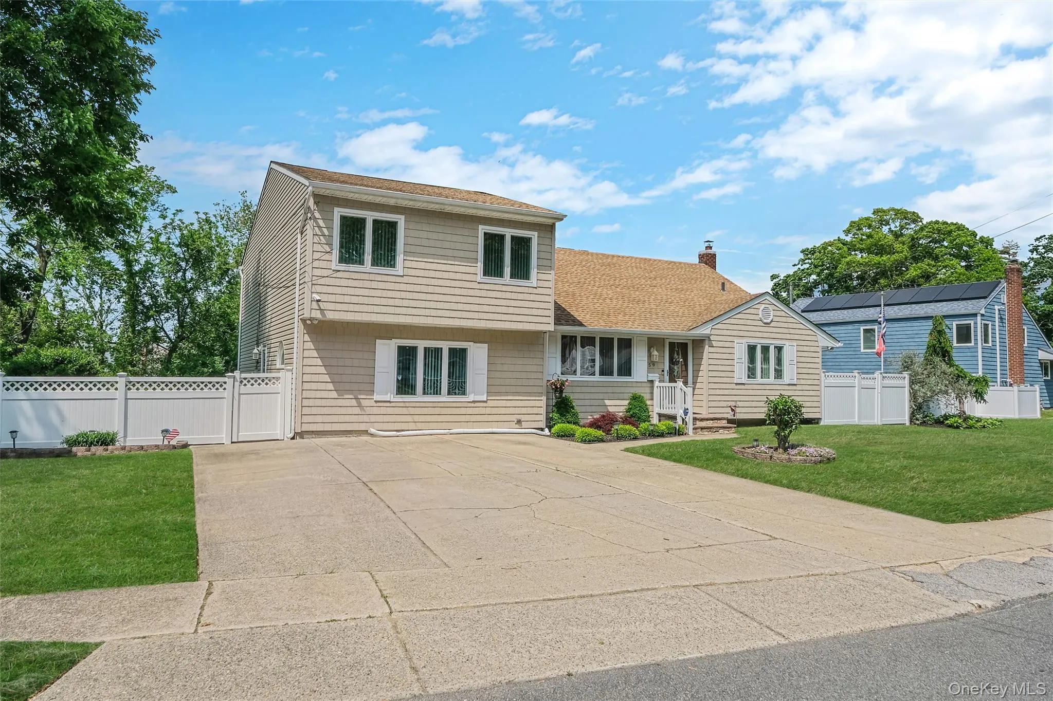 Spacious Expanded Split with LEGAL Extension and Accessory Apartment Permit to be Renewed by Buyer Spacious Expanded Split with LEGAL Extension and Accessory Apartment Permit to be Renewed by Buyer