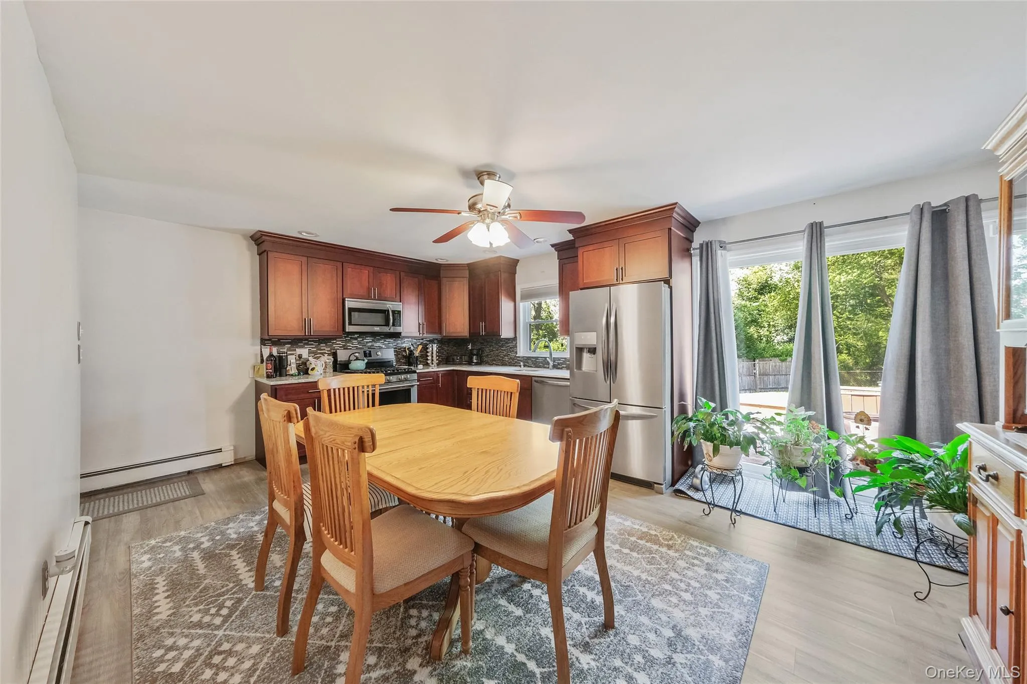 Updated EIK in 2 BR Apartment - SS Appliances, Gas Cooking Updated EIK in 2 BR Apartment - SS Appliances, Gas Cooking