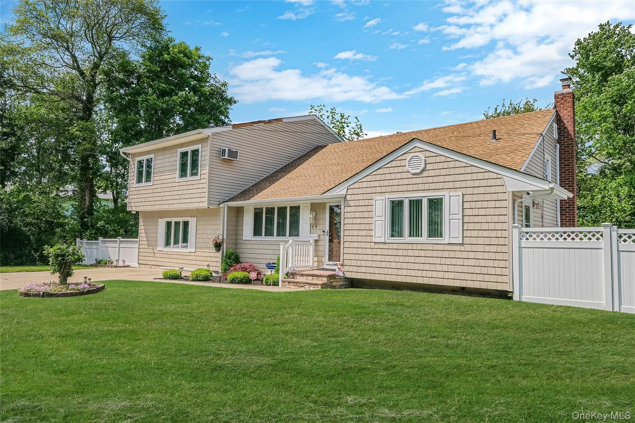 Spacious Expanded Split with LEGAL Extension and Accessory Apartment Permit to be Renewed by Buyer Spacious Expanded Split with LEGAL Extension and Accessory Apartment Permit to be Renewed by Buyer