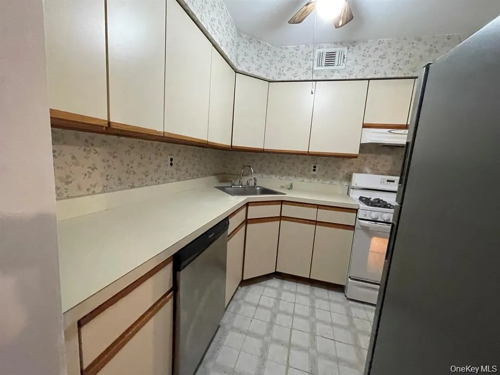 9 Fairview Circle, Brookhaven, NY, 2 Bedrooms Bedrooms, 6 Rooms Rooms,1 BathroomBathrooms,Residential Lease,For Rent,Fairview,0,1001912 9 Fairview Circle, Brookhaven, NY, 2 Bedrooms Bedrooms, 6 Rooms Rooms,1 BathroomBathrooms,Residential Lease,For Rent,Fairview,0,1001912
