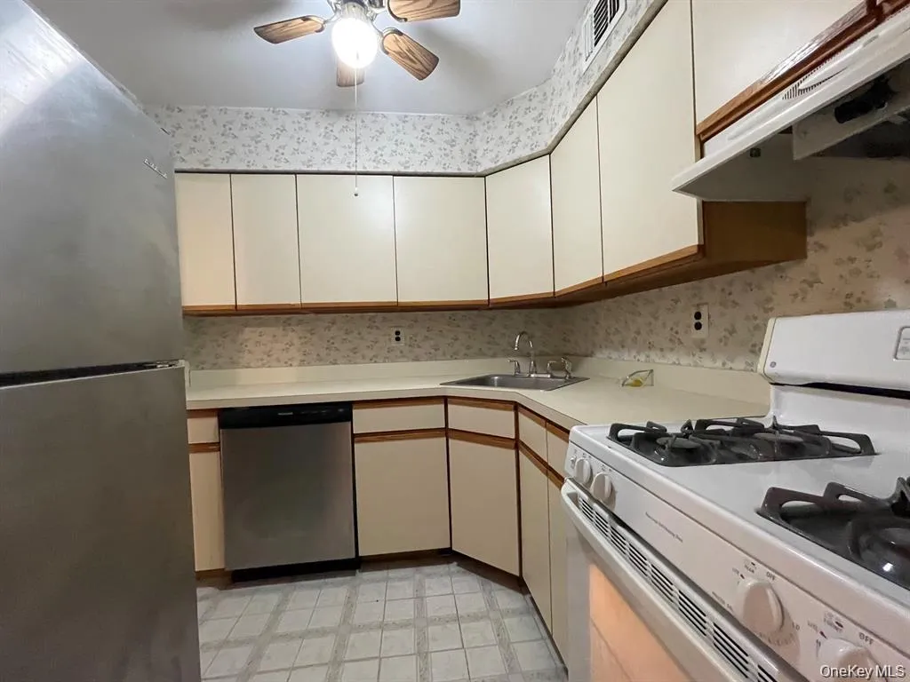 9 Fairview Circle, Brookhaven, NY, 2 Bedrooms Bedrooms, 6 Rooms Rooms,1 BathroomBathrooms,Residential Lease,For Rent,Fairview,0,1001912 9 Fairview Circle, Brookhaven, NY, 2 Bedrooms Bedrooms, 6 Rooms Rooms,1 BathroomBathrooms,Residential Lease,For Rent,Fairview,0,1001912