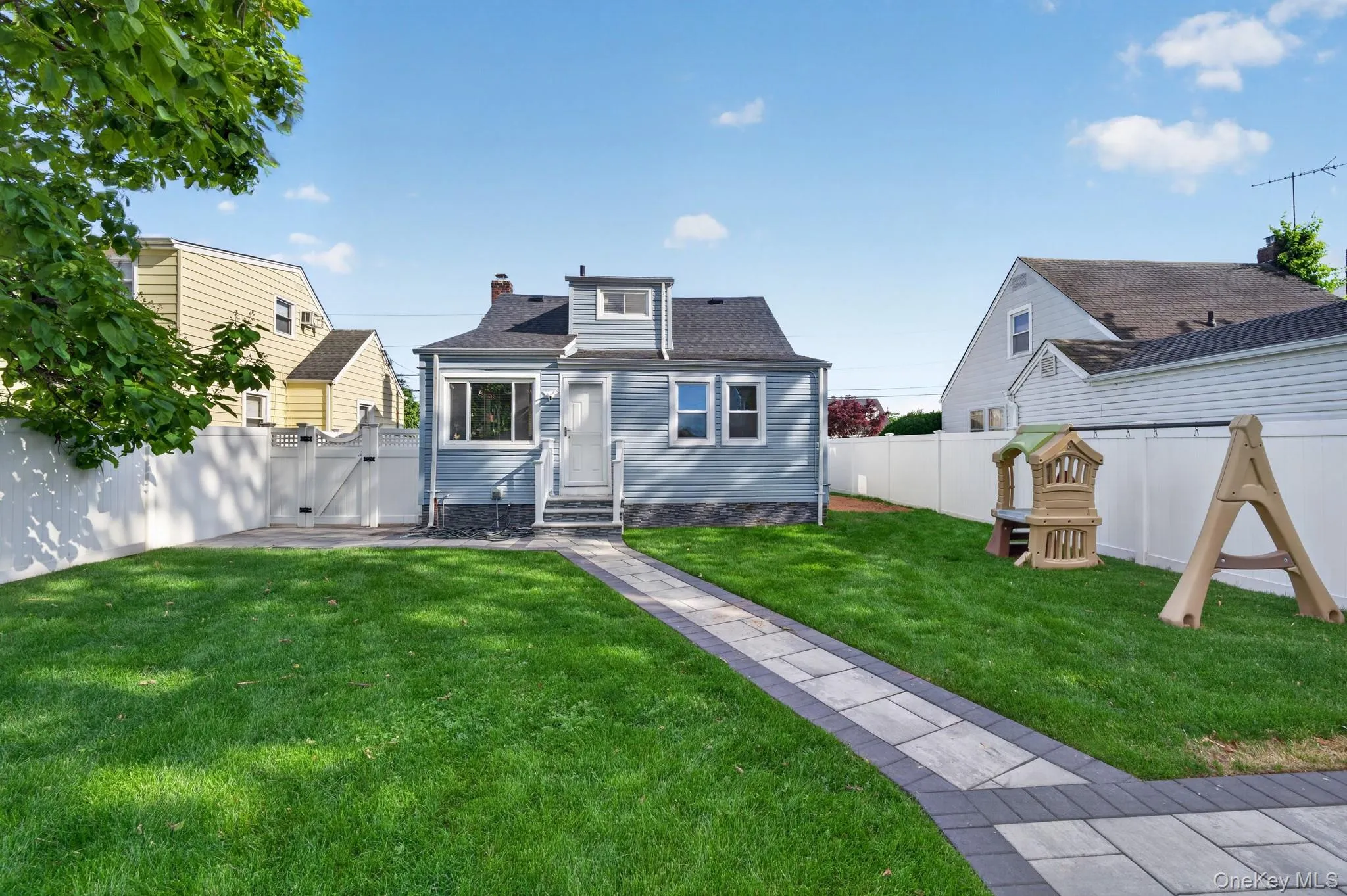 22 Kenneth Avenue, Hempstead, NY, 4 Bedrooms Bedrooms, 9 Rooms Rooms,3 BathroomsBathrooms,Residential,For Rent,Kenneth,0,1001922 22 Kenneth Avenue, Hempstead, NY, 4 Bedrooms Bedrooms, 9 Rooms Rooms,3 BathroomsBathrooms,Residential,For Rent,Kenneth,0,1001922