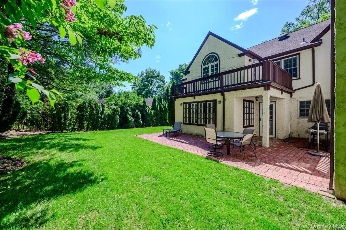 11 Myrtle Drive, North Hempstead, NY, 4 Bedrooms Bedrooms, 9 Rooms Rooms,3 BathroomsBathrooms,Residential,For Rent,Myrtle,0,1001930 11 Myrtle Drive, North Hempstead, NY, 4 Bedrooms Bedrooms, 9 Rooms Rooms,3 BathroomsBathrooms,Residential,For Rent,Myrtle,0,1001930
