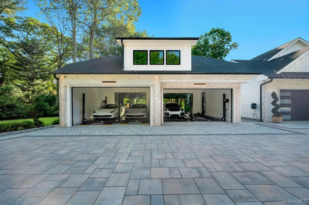 2 Chelmsford Drive, Oyster Bay, NY, 6 Bedrooms Bedrooms, 12 Rooms Rooms,5 BathroomsBathrooms,Residential,For Rent,Chelmsford,0,1001932 2 Chelmsford Drive, Oyster Bay, NY, 6 Bedrooms Bedrooms, 12 Rooms Rooms,5 BathroomsBathrooms,Residential,For Rent,Chelmsford,0,1001932