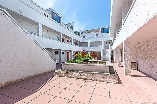 21 Canterbury Road, North Hempstead, NY, 3 Bedrooms Bedrooms, 6 Rooms Rooms,2 BathroomsBathrooms,Residential Sale,For Rent,Canterbury,0,1001936 21 Canterbury Road, North Hempstead, NY, 3 Bedrooms Bedrooms, 6 Rooms Rooms,2 BathroomsBathrooms,Residential Sale,For Rent,Canterbury,0,1001936