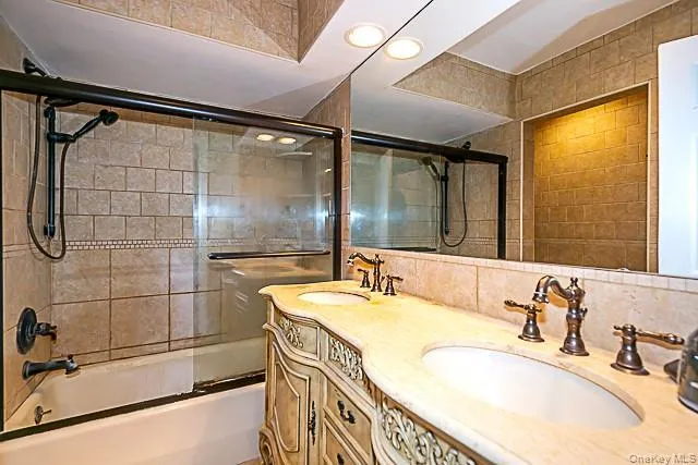 21 Canterbury Road, North Hempstead, NY, 3 Bedrooms Bedrooms, 6 Rooms Rooms,2 BathroomsBathrooms,Residential Sale,For Rent,Canterbury,0,1001936 21 Canterbury Road, North Hempstead, NY, 3 Bedrooms Bedrooms, 6 Rooms Rooms,2 BathroomsBathrooms,Residential Sale,For Rent,Canterbury,0,1001936