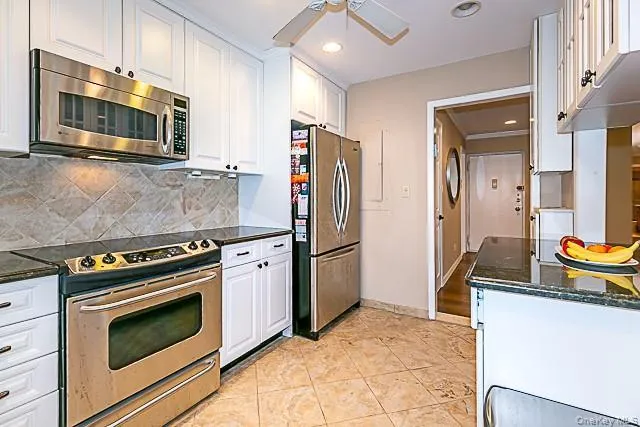 21 Canterbury Road, North Hempstead, NY, 3 Bedrooms Bedrooms, 6 Rooms Rooms,2 BathroomsBathrooms,Residential Sale,For Rent,Canterbury,0,1001936 21 Canterbury Road, North Hempstead, NY, 3 Bedrooms Bedrooms, 6 Rooms Rooms,2 BathroomsBathrooms,Residential Sale,For Rent,Canterbury,0,1001936