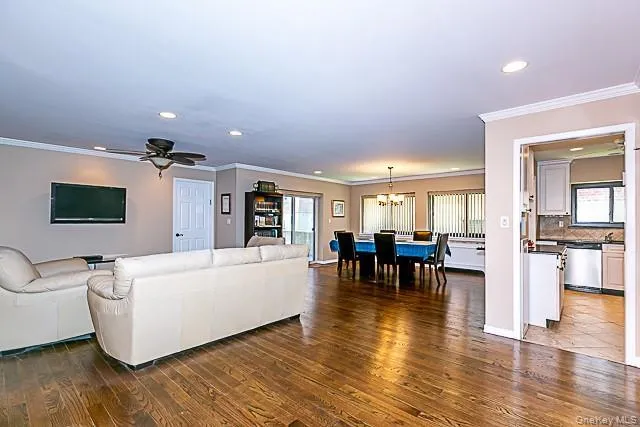 21 Canterbury Road, North Hempstead, NY, 3 Bedrooms Bedrooms, 6 Rooms Rooms,2 BathroomsBathrooms,Residential Sale,For Rent,Canterbury,0,1001936 21 Canterbury Road, North Hempstead, NY, 3 Bedrooms Bedrooms, 6 Rooms Rooms,2 BathroomsBathrooms,Residential Sale,For Rent,Canterbury,0,1001936