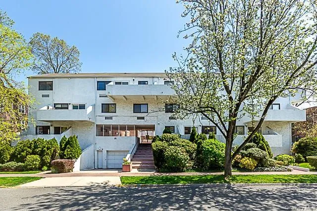 21 Canterbury Road, North Hempstead, NY, 3 Bedrooms Bedrooms, 6 Rooms Rooms,2 BathroomsBathrooms,Residential Sale,For Rent,Canterbury,0,1001936 21 Canterbury Road, North Hempstead, NY, 3 Bedrooms Bedrooms, 6 Rooms Rooms,2 BathroomsBathrooms,Residential Sale,For Rent,Canterbury,0,1001936