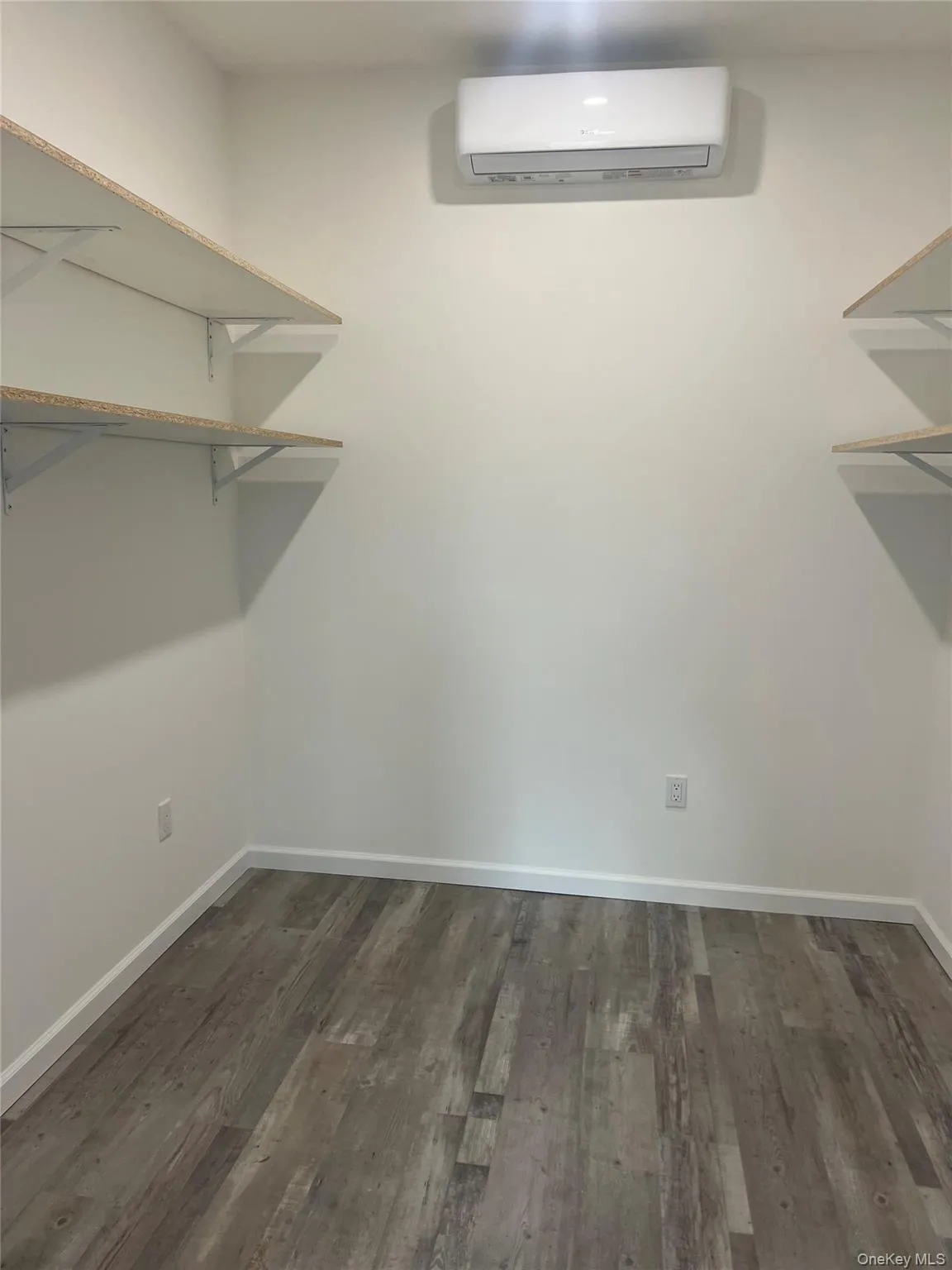 518 Thatford Avenue, New York, NY, 4 Bedrooms Bedrooms, 6 Rooms Rooms,1 BathroomBathrooms,Residential Lease,For Rent,Thatford,0,1001942 518 Thatford Avenue, New York, NY, 4 Bedrooms Bedrooms, 6 Rooms Rooms,1 BathroomBathrooms,Residential Lease,For Rent,Thatford,0,1001942