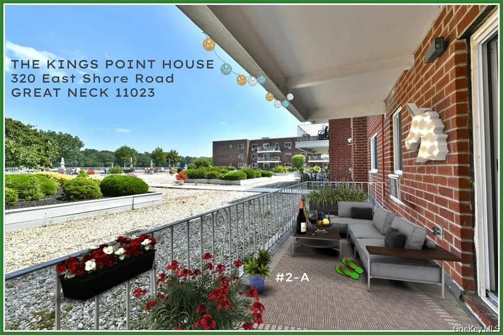 Unit 2A faces the courtyard with magnificent water views Unit 2A faces the courtyard with magnificent water views