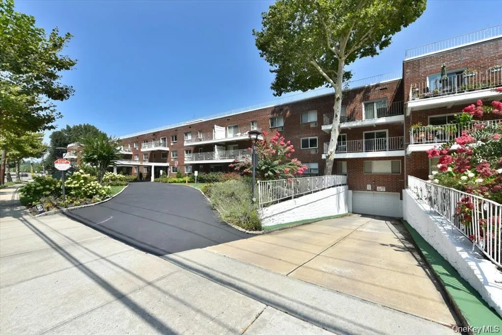 320 East Shore Road, North Hempstead, NY, 1 Bedroom Bedrooms, 3 Rooms Rooms,1 BathroomBathrooms,Residential Lease,For Rent,East Shore Road,0,1001957 320 East Shore Road, North Hempstead, NY, 1 Bedroom Bedrooms, 3 Rooms Rooms,1 BathroomBathrooms,Residential Lease,For Rent,East Shore Road,0,1001957