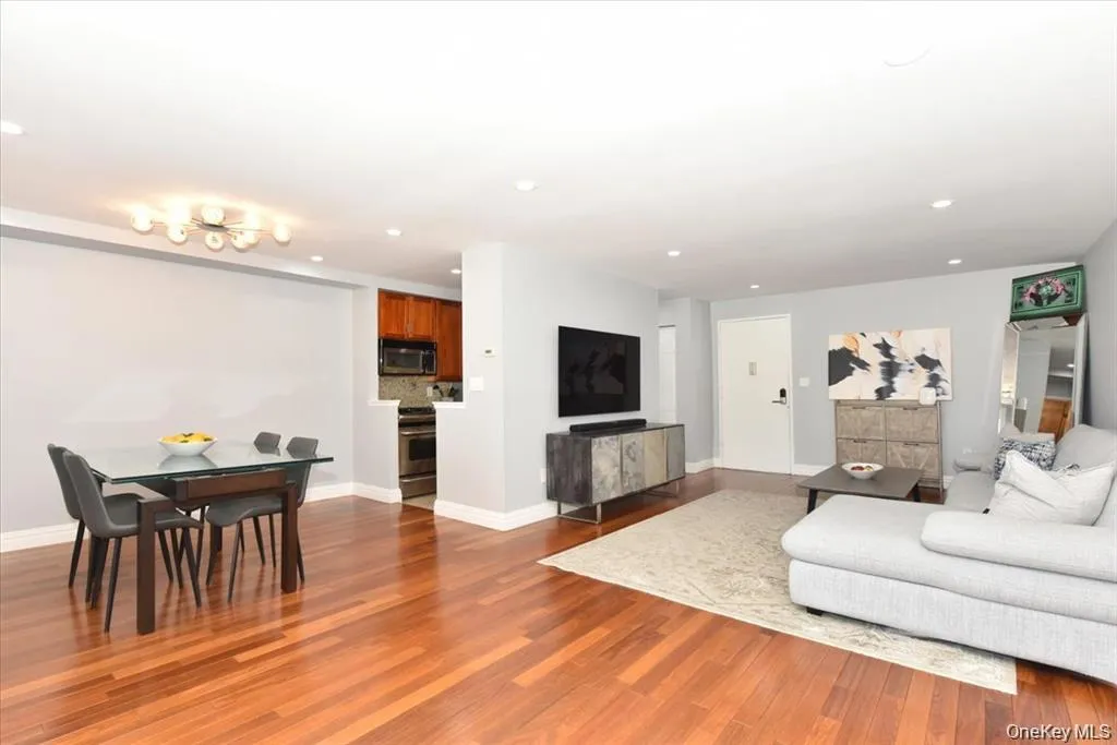 320 East Shore Road, North Hempstead, NY, 1 Bedroom Bedrooms, 3 Rooms Rooms,1 BathroomBathrooms,Residential Lease,For Rent,East Shore Road,0,1001957 320 East Shore Road, North Hempstead, NY, 1 Bedroom Bedrooms, 3 Rooms Rooms,1 BathroomBathrooms,Residential Lease,For Rent,East Shore Road,0,1001957