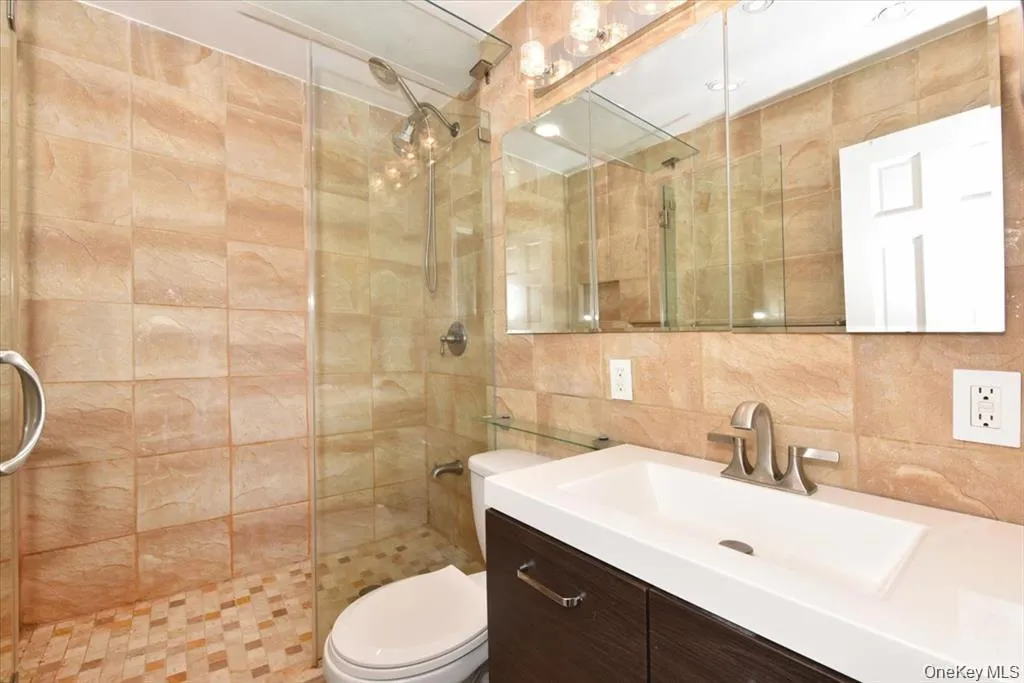 320 East Shore Road, North Hempstead, NY, 1 Bedroom Bedrooms, 3 Rooms Rooms,1 BathroomBathrooms,Residential Lease,For Rent,East Shore Road,0,1001957 320 East Shore Road, North Hempstead, NY, 1 Bedroom Bedrooms, 3 Rooms Rooms,1 BathroomBathrooms,Residential Lease,For Rent,East Shore Road,0,1001957
