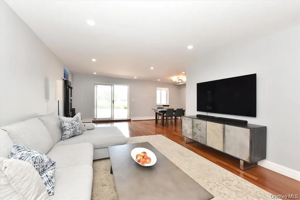 320 East Shore Road, North Hempstead, NY, 1 Bedroom Bedrooms, 3 Rooms Rooms,1 BathroomBathrooms,Residential Lease,For Rent,East Shore Road,0,1001957 320 East Shore Road, North Hempstead, NY, 1 Bedroom Bedrooms, 3 Rooms Rooms,1 BathroomBathrooms,Residential Lease,For Rent,East Shore Road,0,1001957