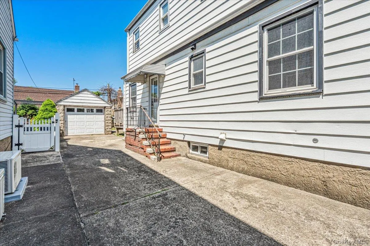 85-12 248th Street, New York, NY, 3 Bedrooms Bedrooms, 10 Rooms Rooms,3 BathroomsBathrooms,Residential,For Rent,248th,0,KEY1001961 85-12 248th Street, New York, NY, 3 Bedrooms Bedrooms, 10 Rooms Rooms,3 BathroomsBathrooms,Residential,For Rent,248th,0,KEY1001961