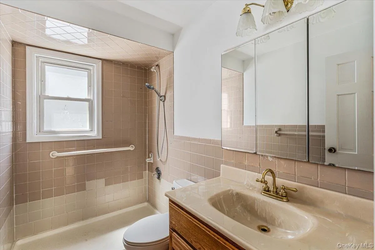 85-12 248th Street, New York, NY, 3 Bedrooms Bedrooms, 10 Rooms Rooms,3 BathroomsBathrooms,Residential,For Rent,248th,0,KEY1001961 85-12 248th Street, New York, NY, 3 Bedrooms Bedrooms, 10 Rooms Rooms,3 BathroomsBathrooms,Residential,For Rent,248th,0,KEY1001961