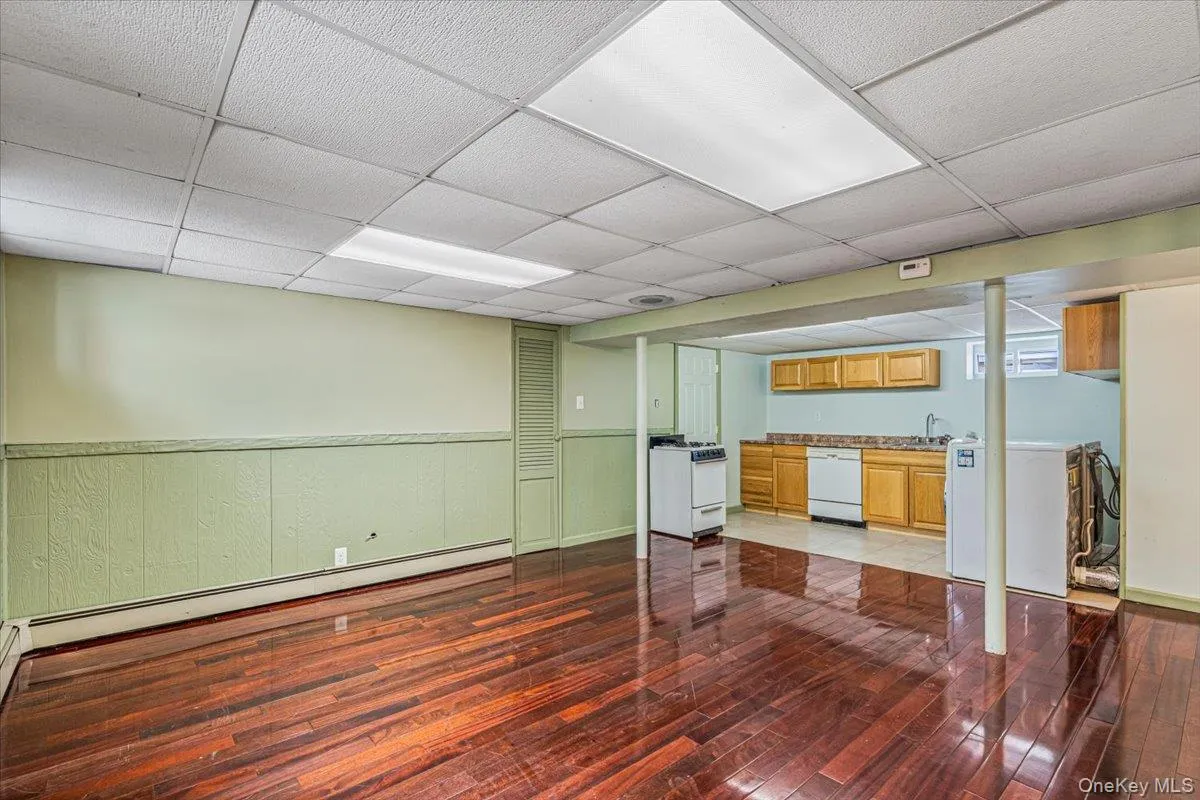 85-12 248th Street, New York, NY, 3 Bedrooms Bedrooms, 10 Rooms Rooms,3 BathroomsBathrooms,Residential,For Rent,248th,0,KEY1001961 85-12 248th Street, New York, NY, 3 Bedrooms Bedrooms, 10 Rooms Rooms,3 BathroomsBathrooms,Residential,For Rent,248th,0,KEY1001961