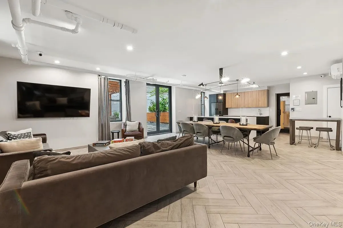 24-65 38th Street, New York, NY, 1 Bedroom Bedrooms, 2 Rooms Rooms,1 BathroomBathrooms,Residential Sale,For Rent,38th,0,1001963 24-65 38th Street, New York, NY, 1 Bedroom Bedrooms, 2 Rooms Rooms,1 BathroomBathrooms,Residential Sale,For Rent,38th,0,1001963