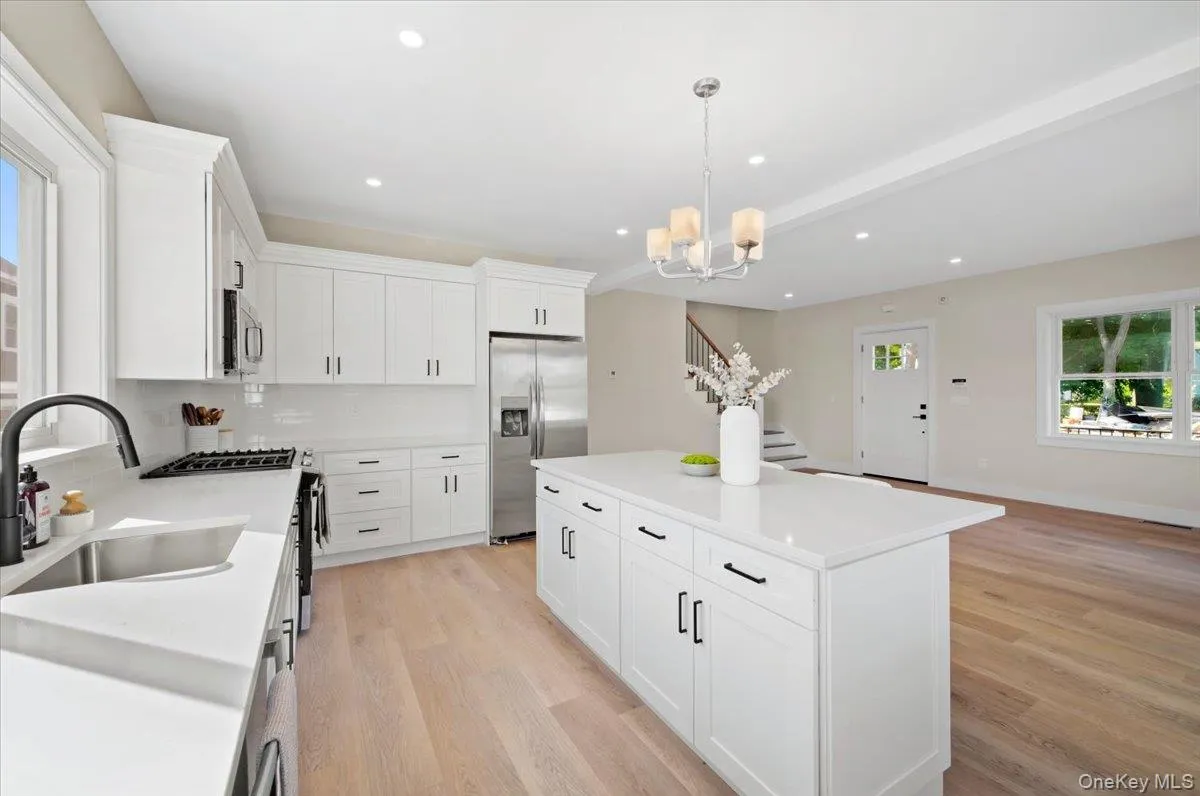 395 5th Avenue, New Rochelle, NY, 3 Bedrooms Bedrooms, 7 Rooms Rooms,3 BathroomsBathrooms,Residential Lease,For Rent,5th,0,1001964 395 5th Avenue, New Rochelle, NY, 3 Bedrooms Bedrooms, 7 Rooms Rooms,3 BathroomsBathrooms,Residential Lease,For Rent,5th,0,1001964