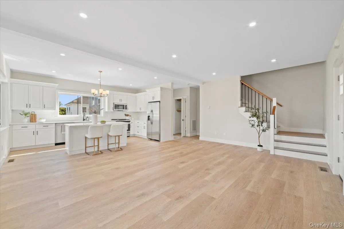 395 5th Avenue, New Rochelle, NY, 3 Bedrooms Bedrooms, 7 Rooms Rooms,3 BathroomsBathrooms,Residential Lease,For Rent,5th,0,1001964 395 5th Avenue, New Rochelle, NY, 3 Bedrooms Bedrooms, 7 Rooms Rooms,3 BathroomsBathrooms,Residential Lease,For Rent,5th,0,1001964