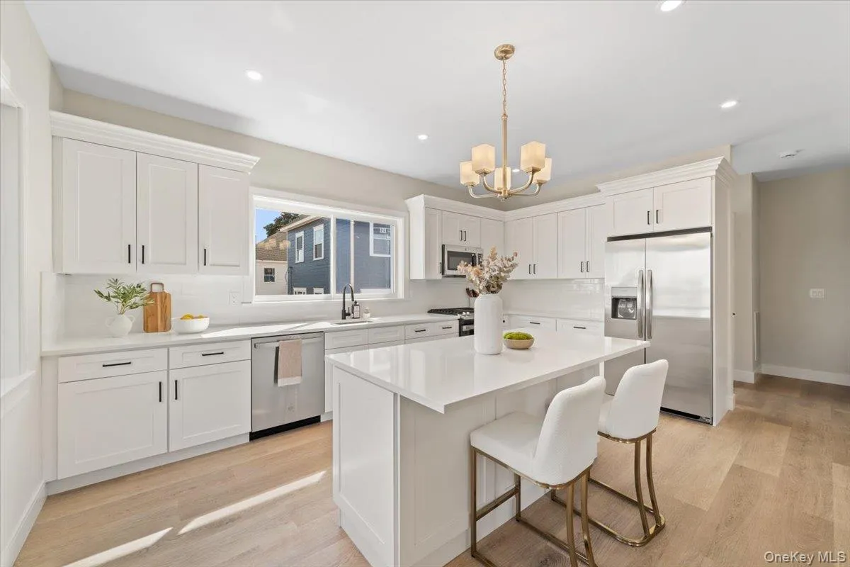 395 5th Avenue, New Rochelle, NY, 3 Bedrooms Bedrooms, 7 Rooms Rooms,3 BathroomsBathrooms,Residential Lease,For Rent,5th,0,1001964 395 5th Avenue, New Rochelle, NY, 3 Bedrooms Bedrooms, 7 Rooms Rooms,3 BathroomsBathrooms,Residential Lease,For Rent,5th,0,1001964