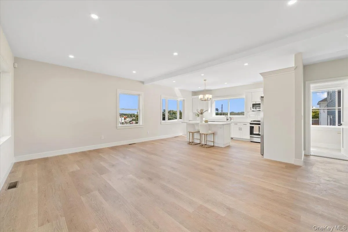 395 5th Avenue, New Rochelle, NY, 3 Bedrooms Bedrooms, 7 Rooms Rooms,3 BathroomsBathrooms,Residential Lease,For Rent,5th,0,1001964 395 5th Avenue, New Rochelle, NY, 3 Bedrooms Bedrooms, 7 Rooms Rooms,3 BathroomsBathrooms,Residential Lease,For Rent,5th,0,1001964